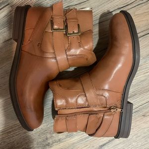 Womens brown boots BRAND NEW never worn size 9.5!